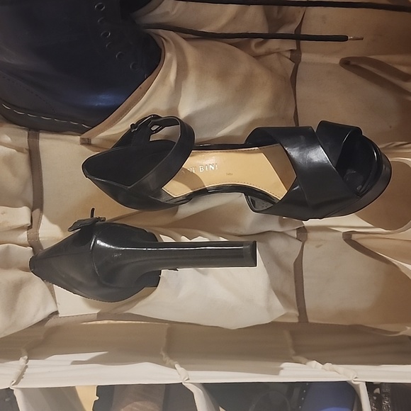 Size 7.5  6 inch platform sandles in fantastic condition . - Picture 4 of 8